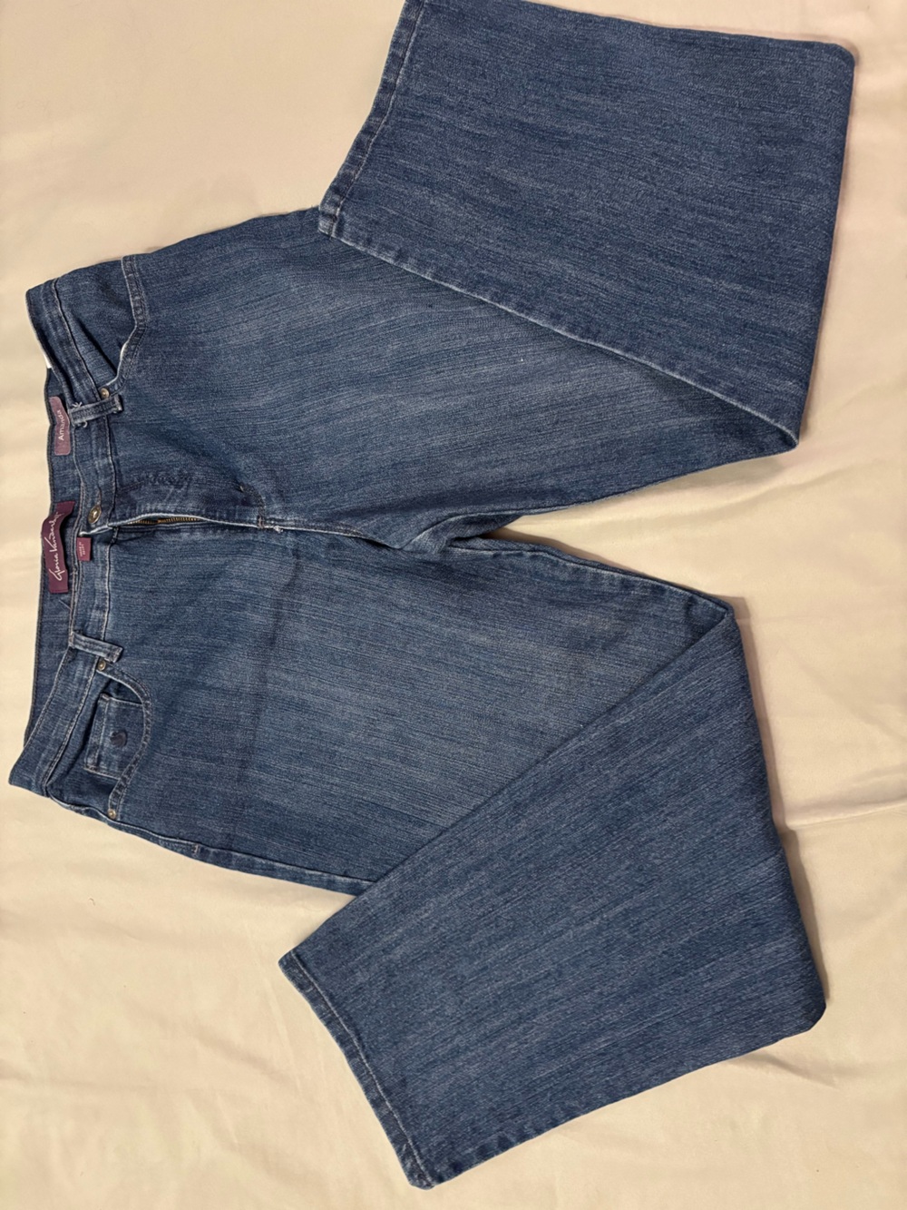 Gloria Vanderbilt dark blue “Amanda” denim jeans with purple labels